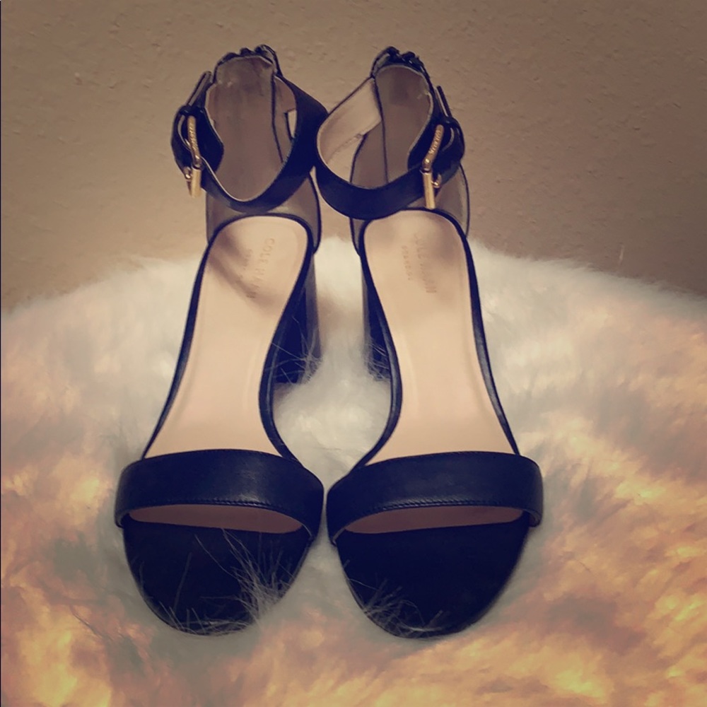 Cole Haan black leather buckle sandal size 7B